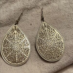 Elegant Gold Filigree Teardrop Earrings
